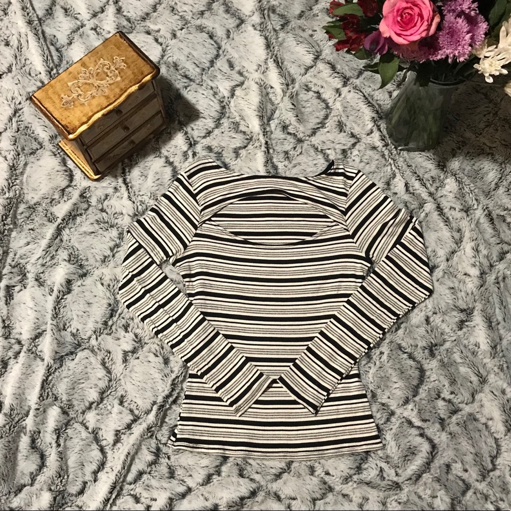 Stripped cutout fitted top